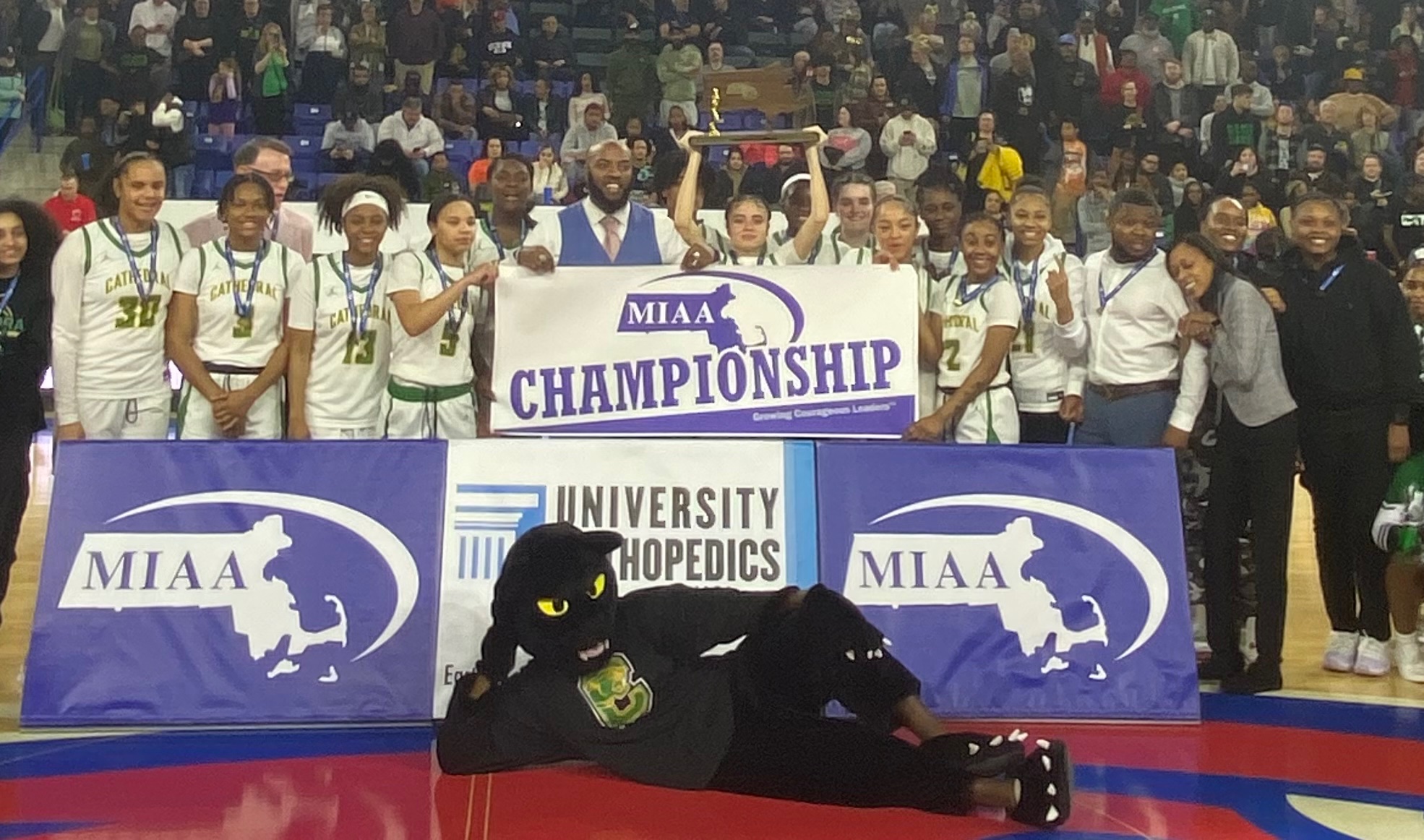 Cathedral Division 4 Girls Basketball champion 2023